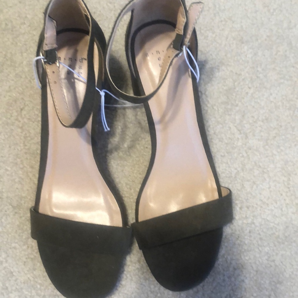NWOT a new day olive green block sandal
